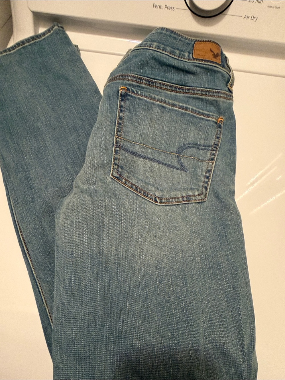 NWT  A& E Women’s  Light Blue Stretch Slim Jeans - Picture 7 of 8